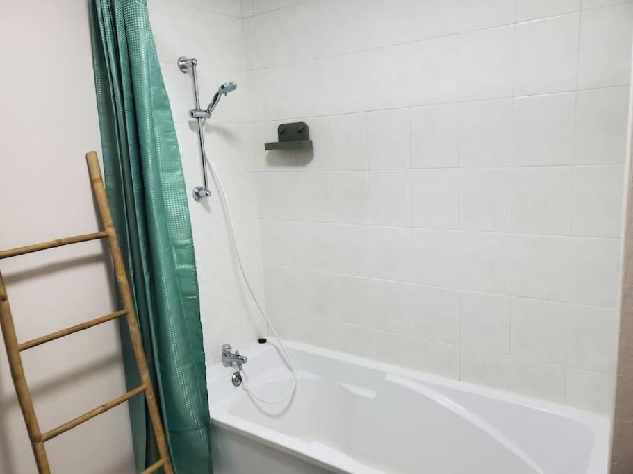 Appartement Moderne En Ville Armentieres Exterior photo